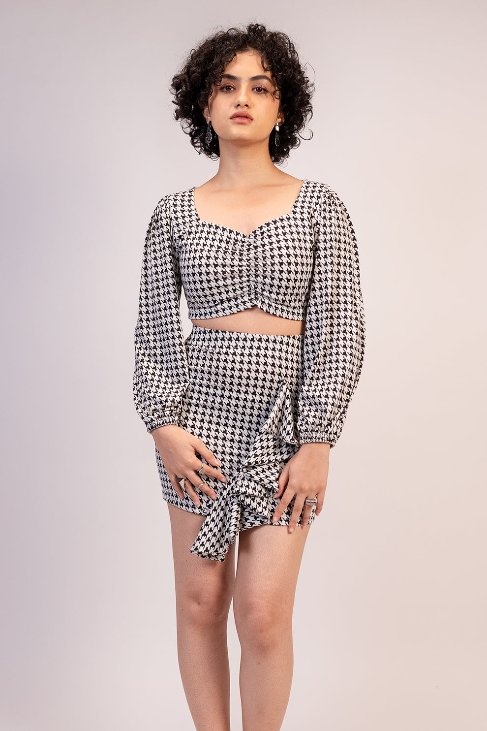 Black & White Houndstooth Printed Crop Top with Elastic Balloon Sleeves and Skirt with Frills